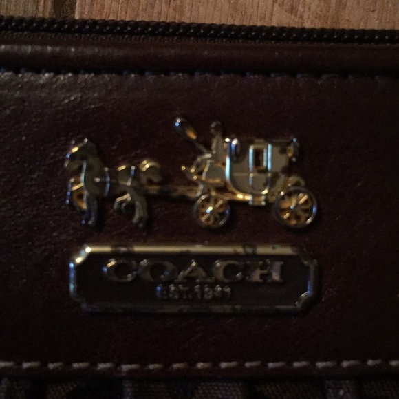 Small brown coach clutch - Picture 2 of 4